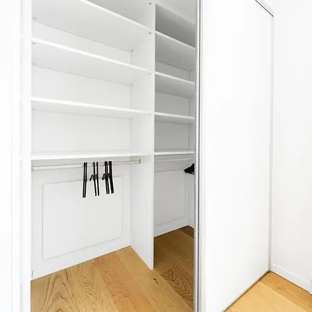 Fantastic Modern 3-br In Prime Location - 239 아파트 *